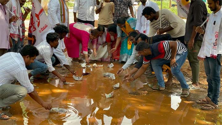 పడవలొదిలి నిరసన