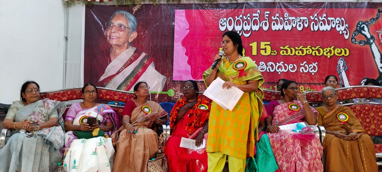 మహిళా సమాఖ్య రాష్ట్ర ప్రతినిధుల సభలో మాట్లాడుతున్న జాతీయ కార్యదర్శి డాక్టర్‌ శాంతి