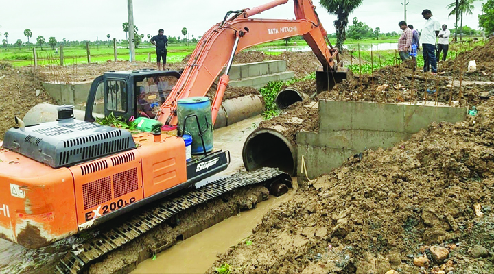 కల్వర్టు నిర్మాణ పనులు ప్రారంభం